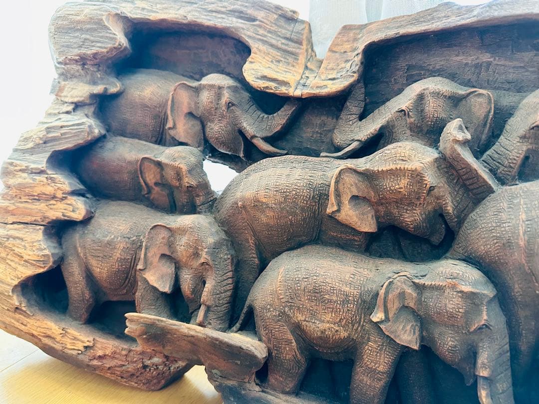 海外買い付け品　チーク材 一木彫り 象の群れ 木彫オブジェ / 壁掛け・置物