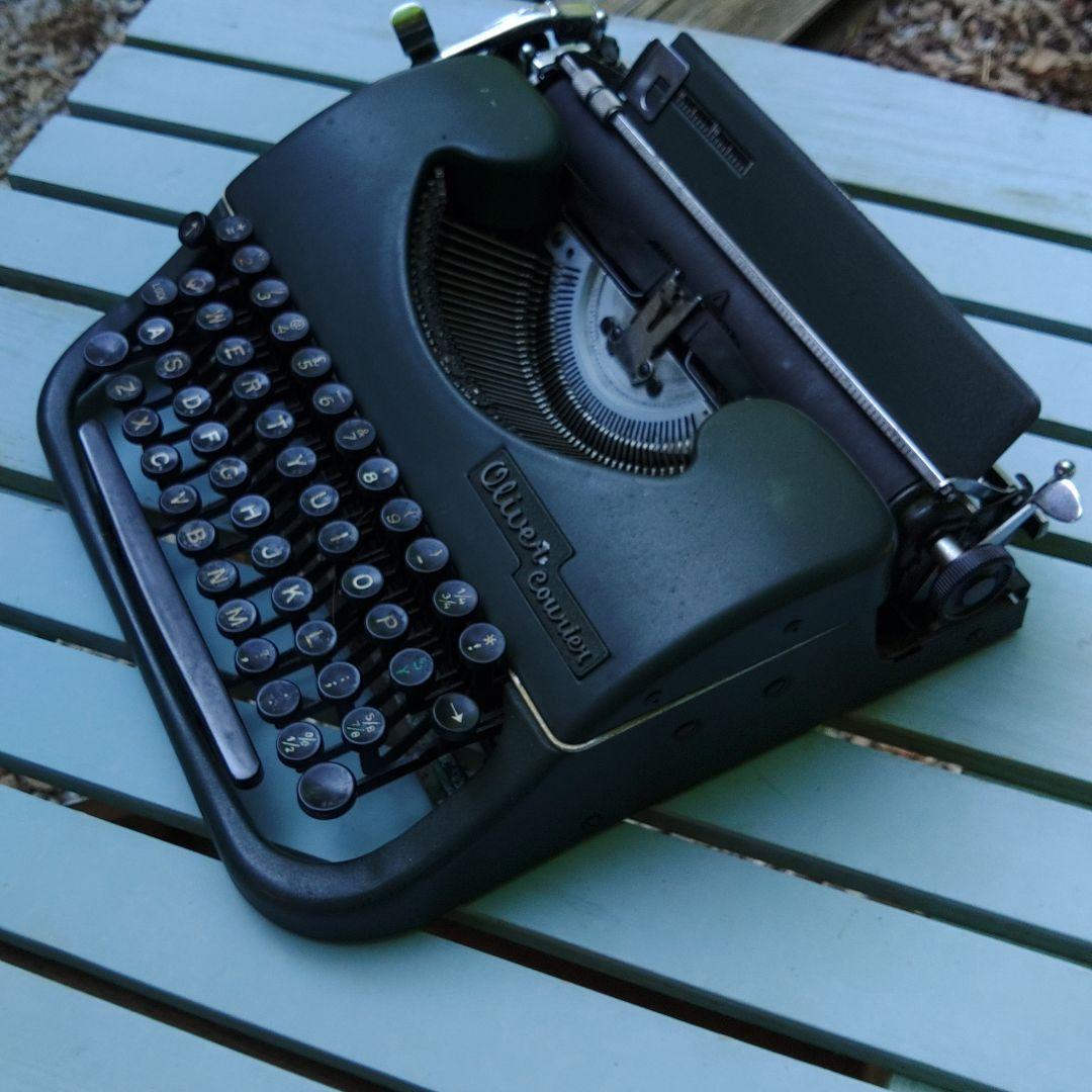 アンティーク　英国製タイプライター　レトロ機器