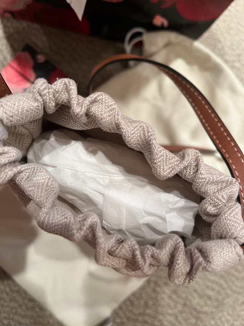 新品未使用ノベルティ付き　LOEWE パウラズイビザ　スクエアポシェット