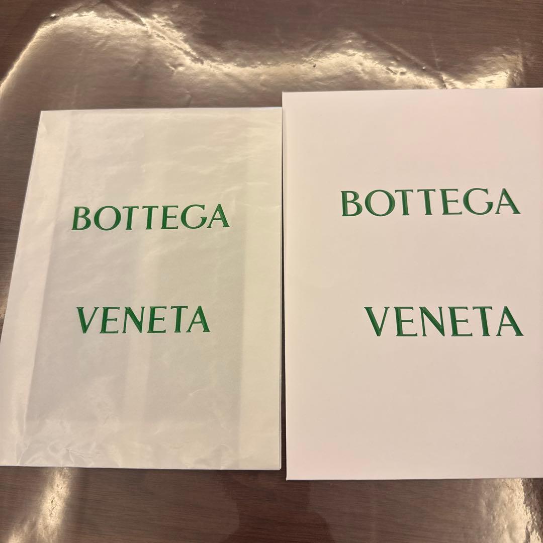 ボッテガヴェネタiPhone15proケース