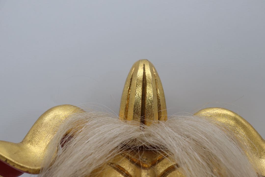 荒井寿斎作　木彫　金獅子　置物　共箱　送料込み259621