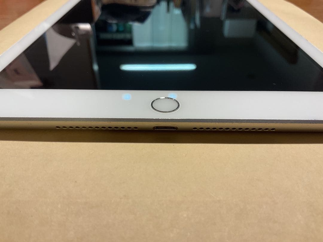 iPad本体 第5世代　シルバー　Wi-Fi