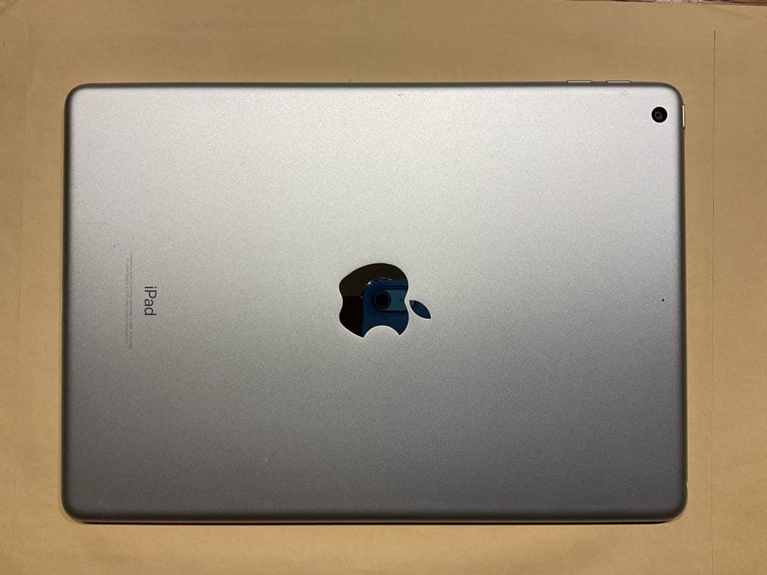 iPad本体 第5世代　シルバー　Wi-Fi