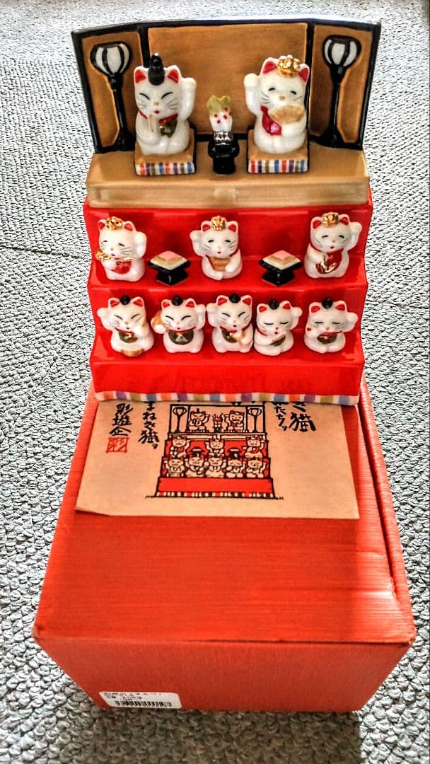 豆雛まねき猫　3段飾り　ひな祭り 陶器製 ミニチュア