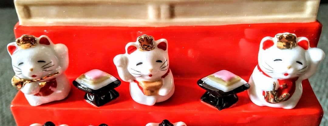 豆雛まねき猫　3段飾り　ひな祭り 陶器製 ミニチュア