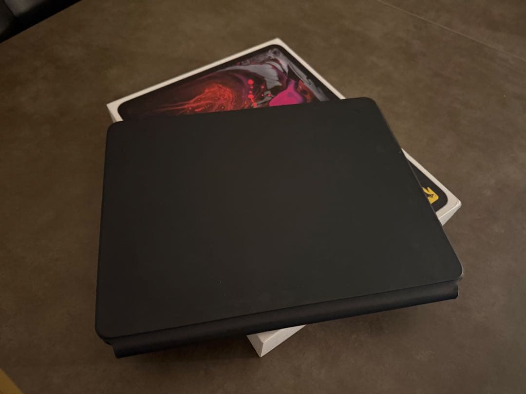 iPad Pro 第3世代12.9インチSIMフリーMagic keyboard