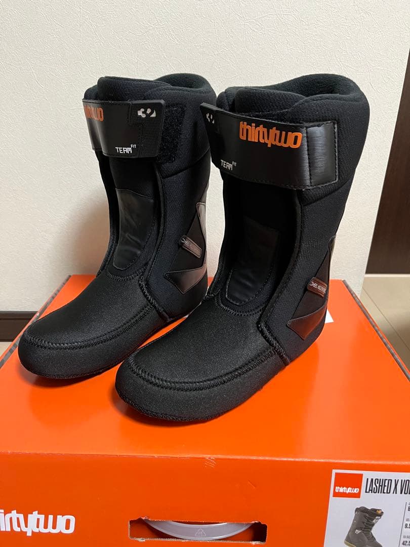 美品thirtytwo LASHED x VOLCOM 24-25 27.5cm