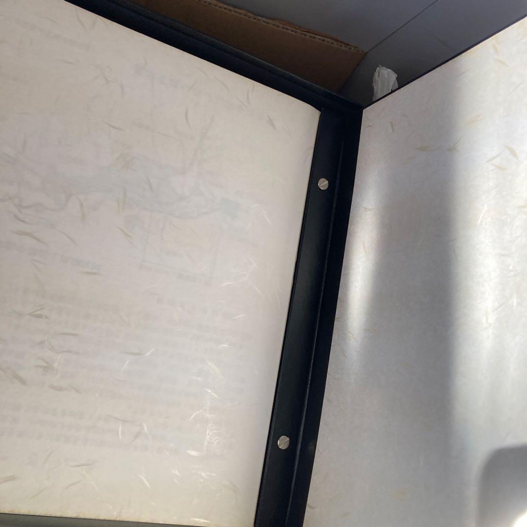 KANBADA ZEN 黒い箱 鯉のデザイン