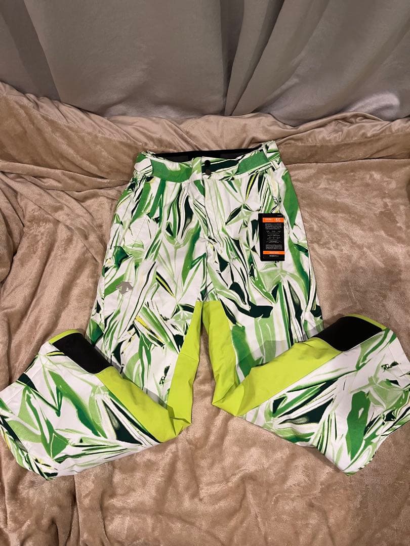 【新品未使用】デサント S.I.O スキーウェア 上下セット Mサイズ 技術選