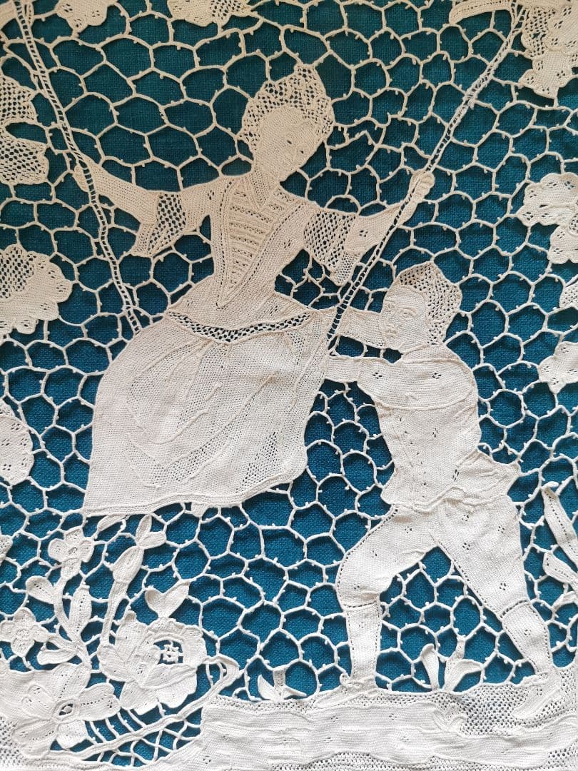 アンティークイタリア ポワンドローズヴェニスレース ブランコを漕ぐ男女のカップル