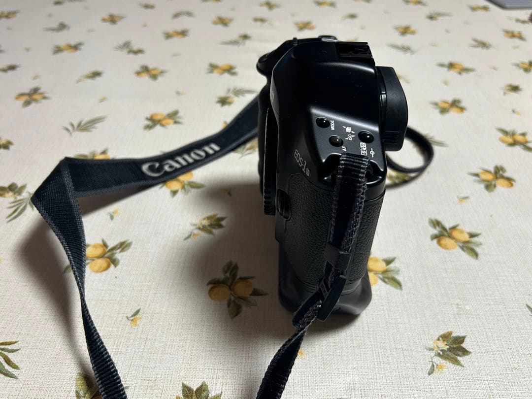 一眼レフカメラ　Canon EOS 1N 説明書、レンズ付き