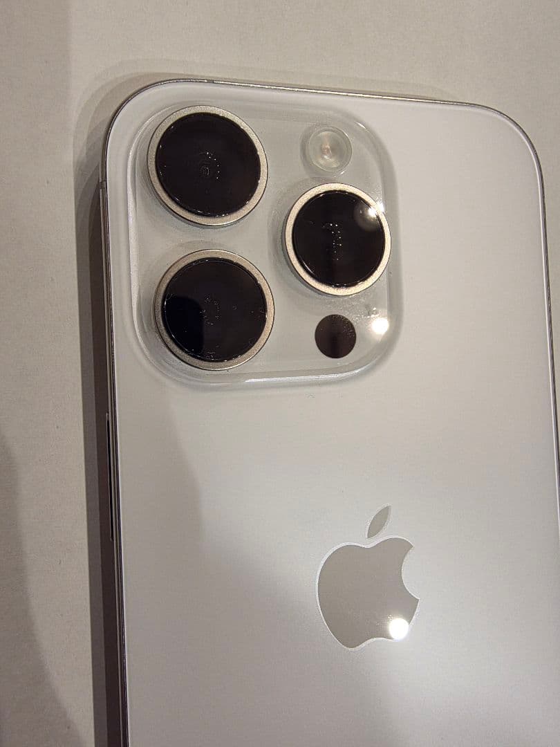 Apple iPhone 16 Pro 本体 ホワイトチタニウム