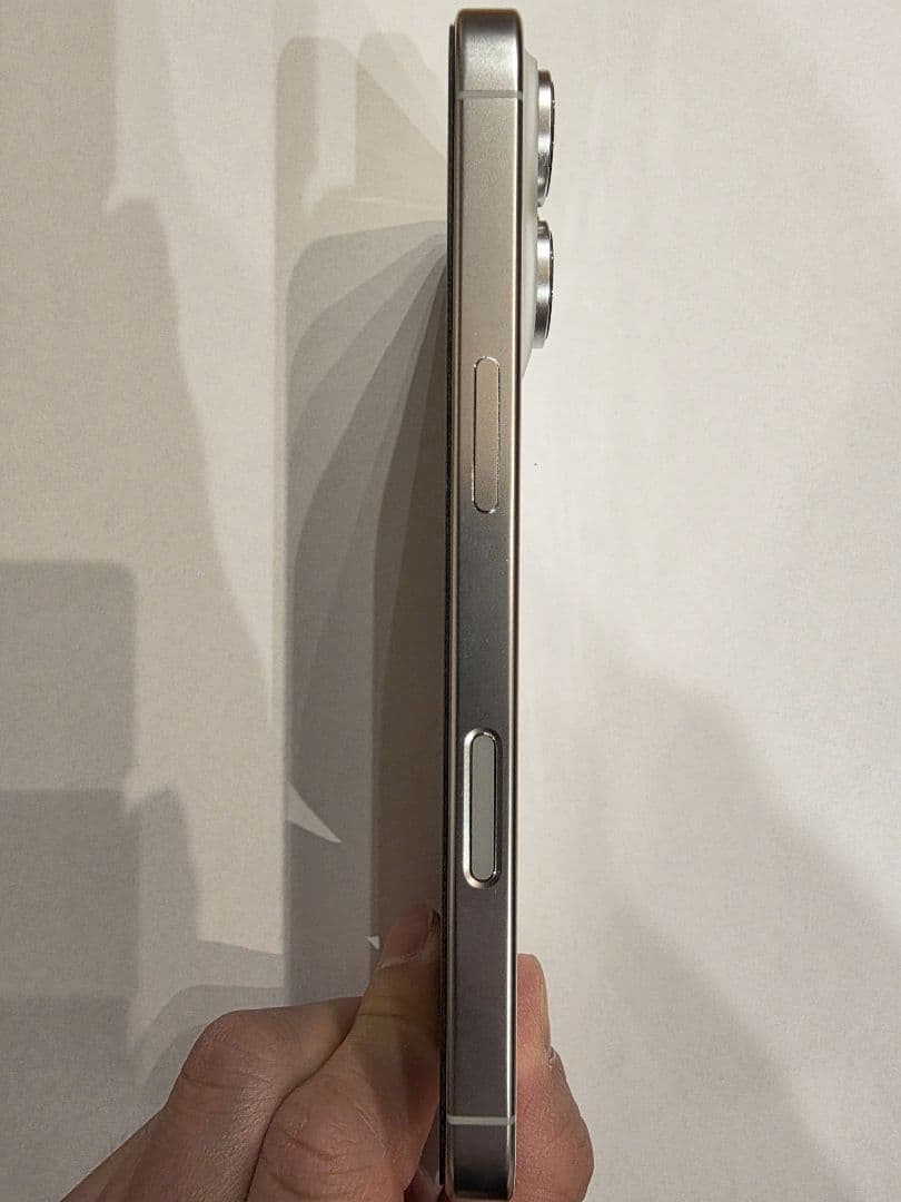 Apple iPhone 16 Pro 本体 ホワイトチタニウム