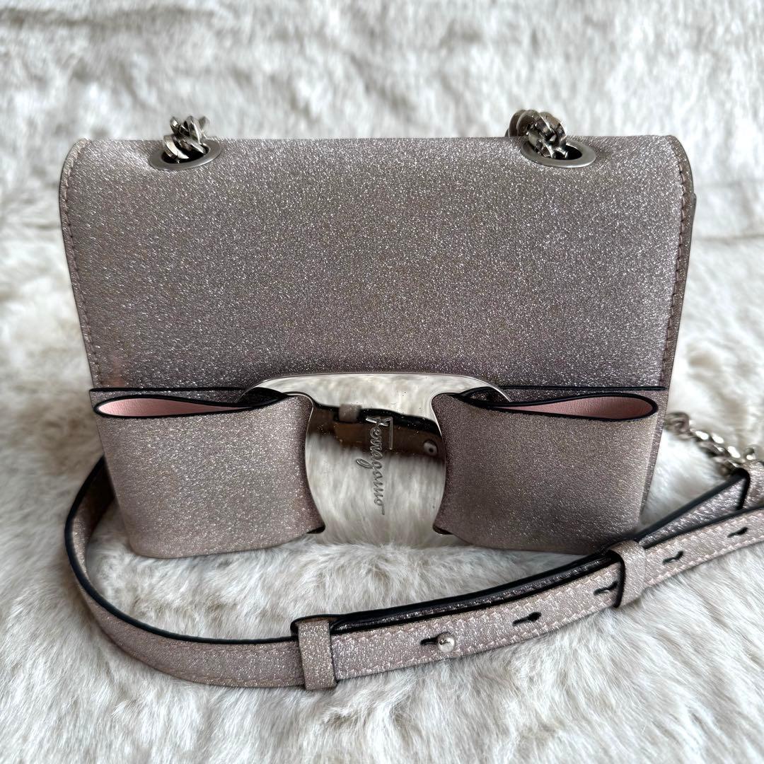 【美品】サルヴァトーレフェラガモ ヴァラ リボン ショルダーバッグ ピンク