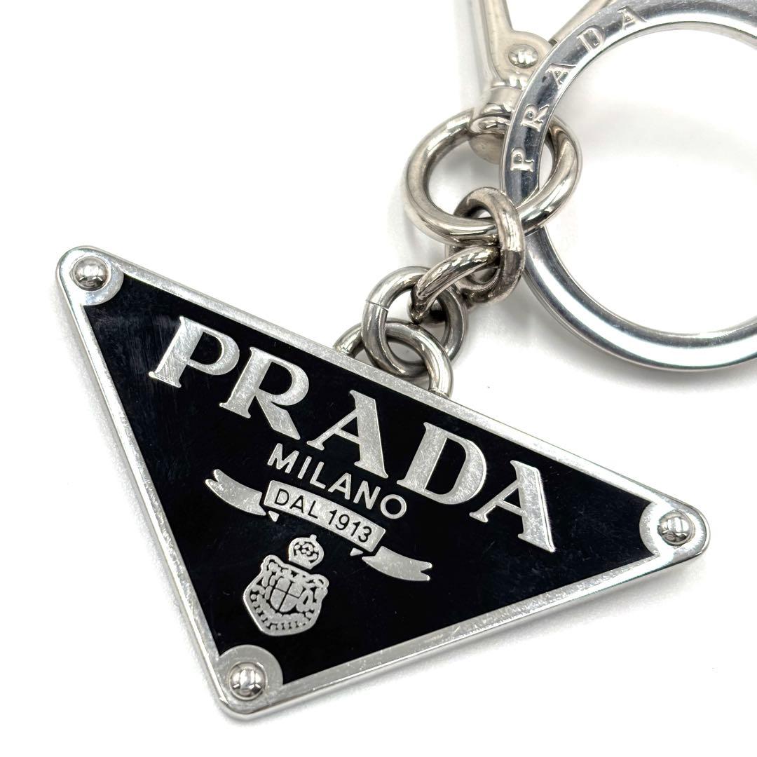 【極美品】プラダ キーリング 三角ロゴ プレート シルバー メンズ 1PS057