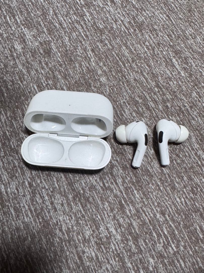 Apple AirPods Pro2 カバー付き