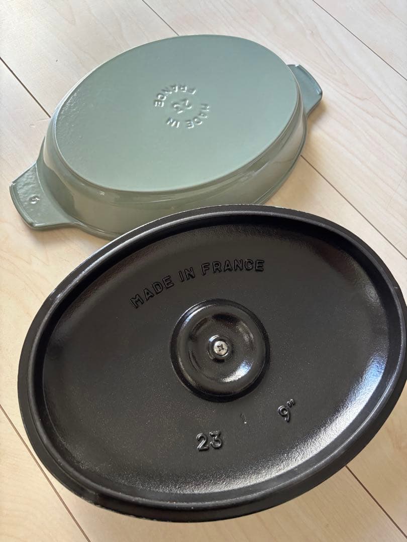 新品未使用 ストウブ オーバルホットプレート 箱無し ゴールドつまみ