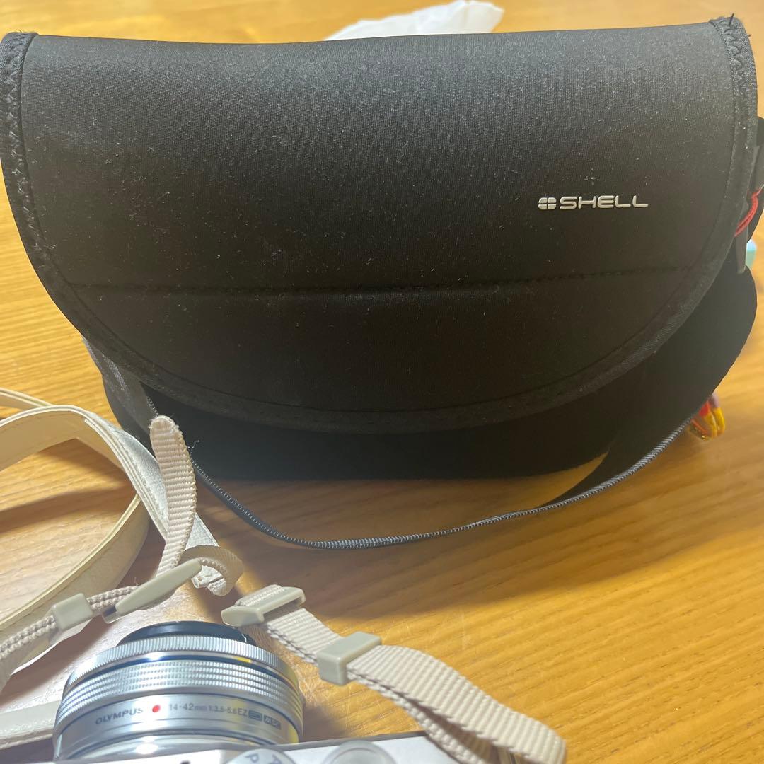 【未使用に近い箱あり】Olympus Pen E-PL9 レンズ２本