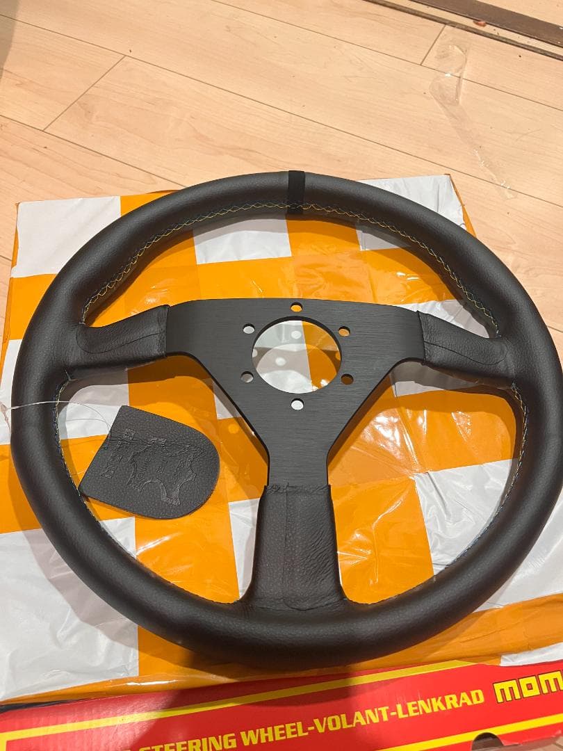 MOMO ステアリング GReddy 350mm/14インチ