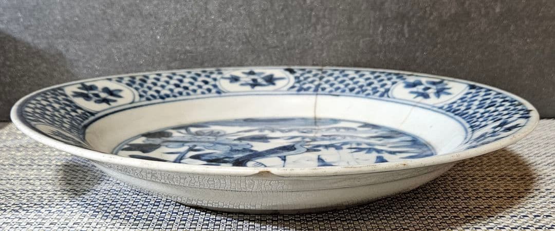 【本物保証❗️】中国古陶磁器　明朝末期　古染付　呉須皿　竹に牡丹に尾長鳥図　兜皿