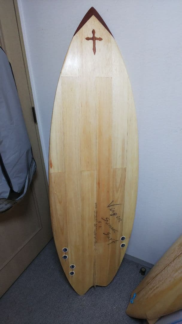 バルサ張りサーフボート非対称