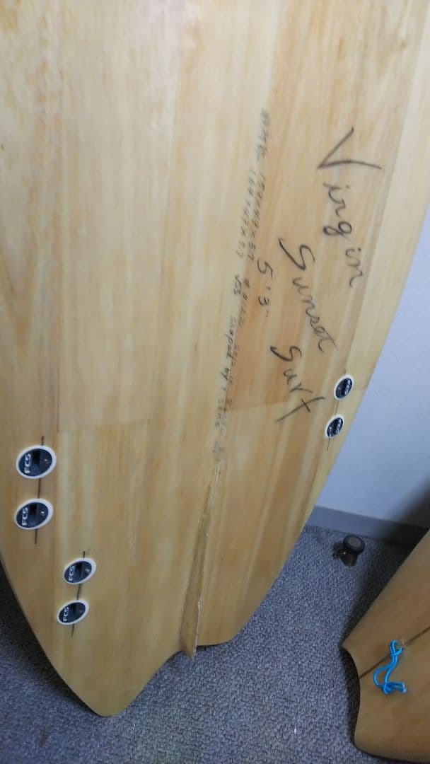 バルサ張りサーフボート非対称