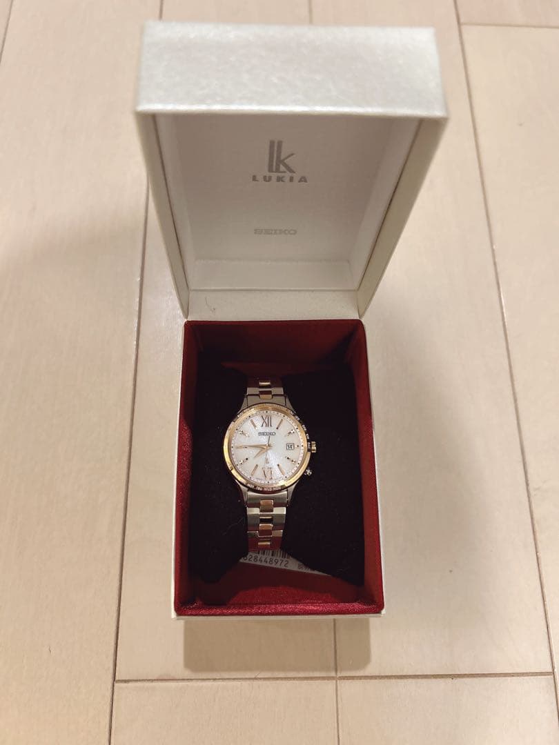 【販売終了品】SEIKO ソーラー電波腕時計 レディース　10気圧防水