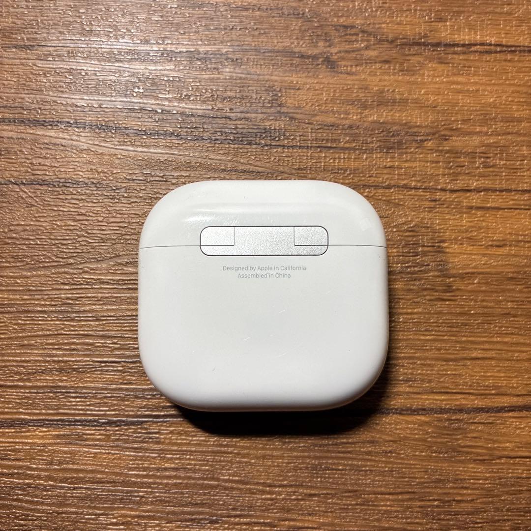 AirPods4 ANC ケースと左耳