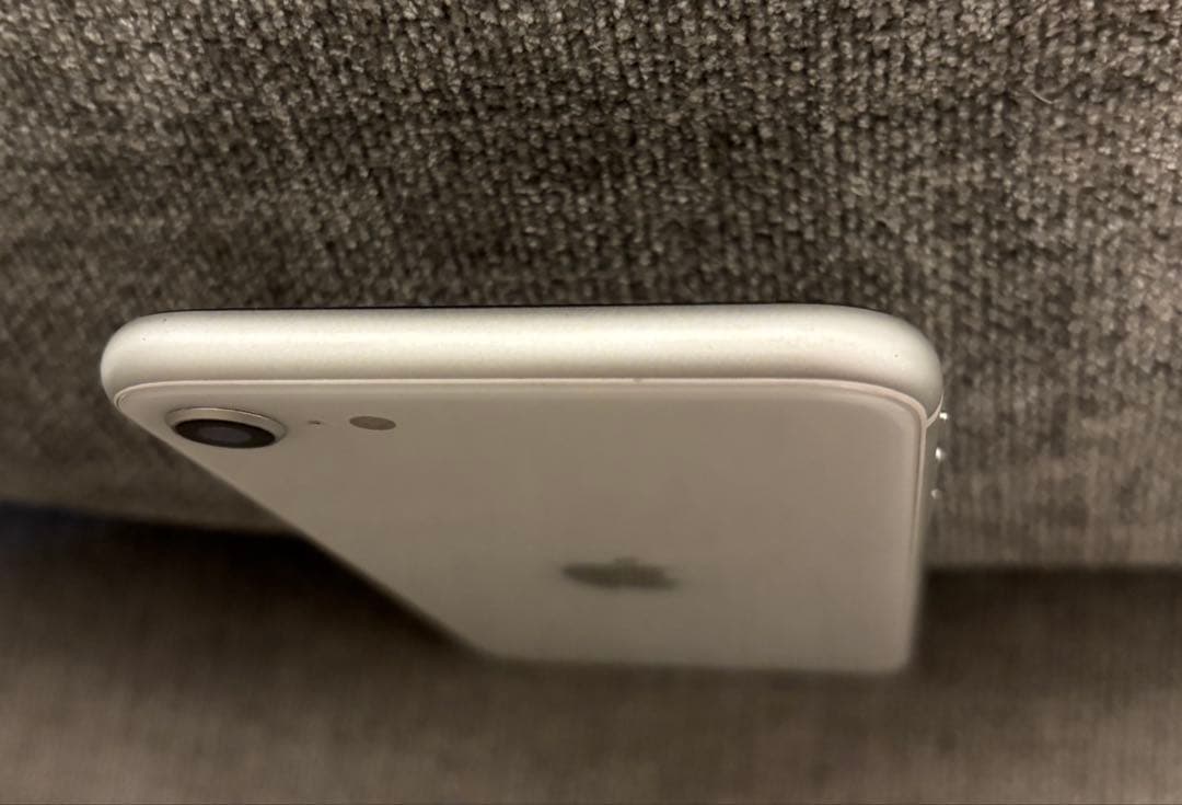 Apple iPhone SE第2世代128GBホワイト