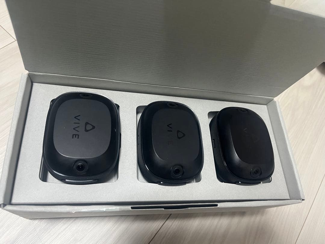 Vive Ultimate Tracker 3個＋ワイヤレスドングル1個