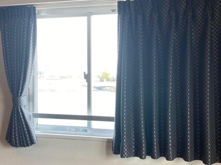 新品未使用　カーテン　グレー　遮光1級　裏地付き　格子柄　両開き（左右2枚）