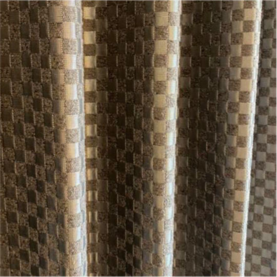 新品未使用　カーテン　グレー　遮光1級　裏地付き　格子柄　両開き（左右2枚）