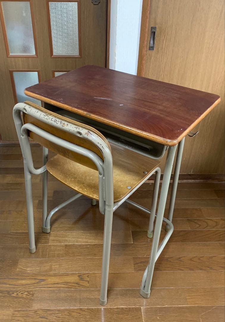 昭和レトロ　学校机とイスセット⓶
