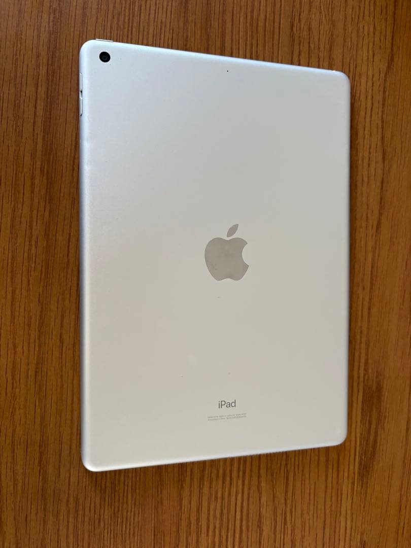 Apple iPad シルバー 本体　美品第7世代