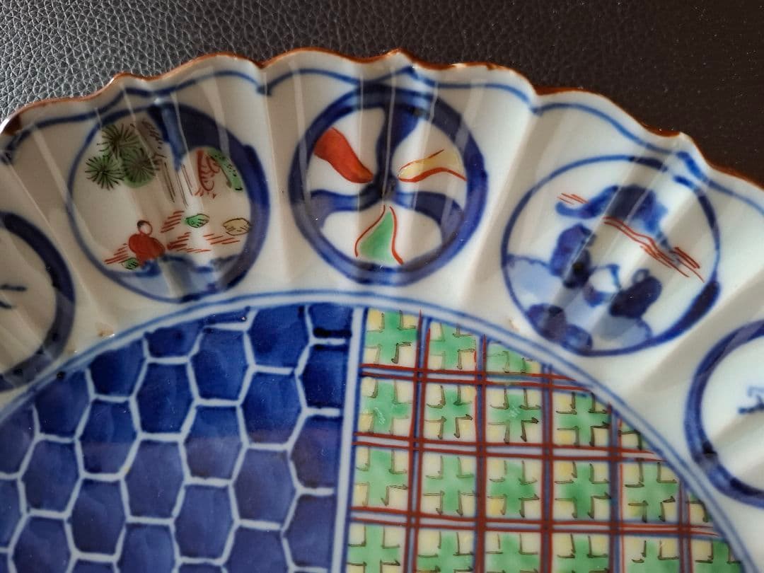 染付色絵兎の図 輪花口造り七寸皿 工芸品　直径約23cm