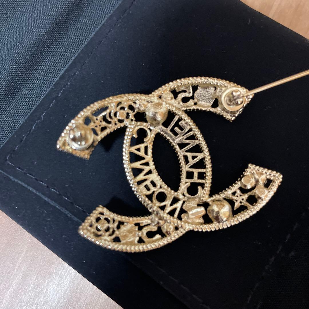 CHANEL ゴールドブローチ パール付き