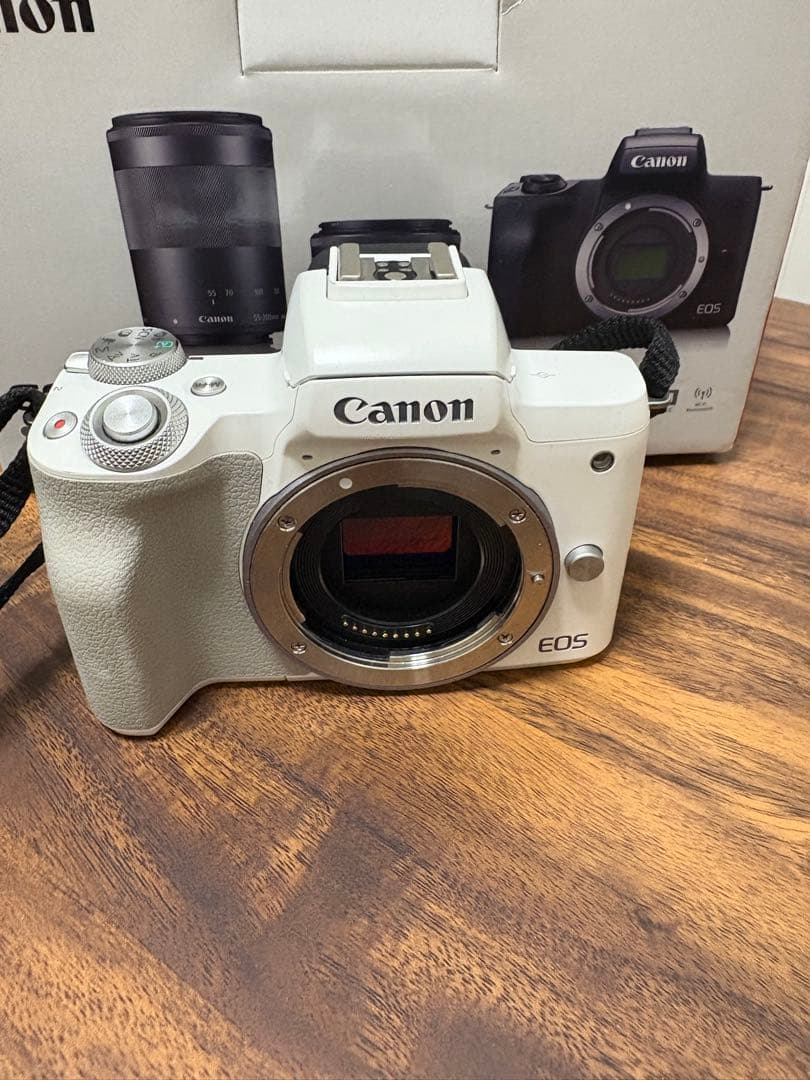 Canon EOS Kiss M2 ダブルズームキット ホワイト