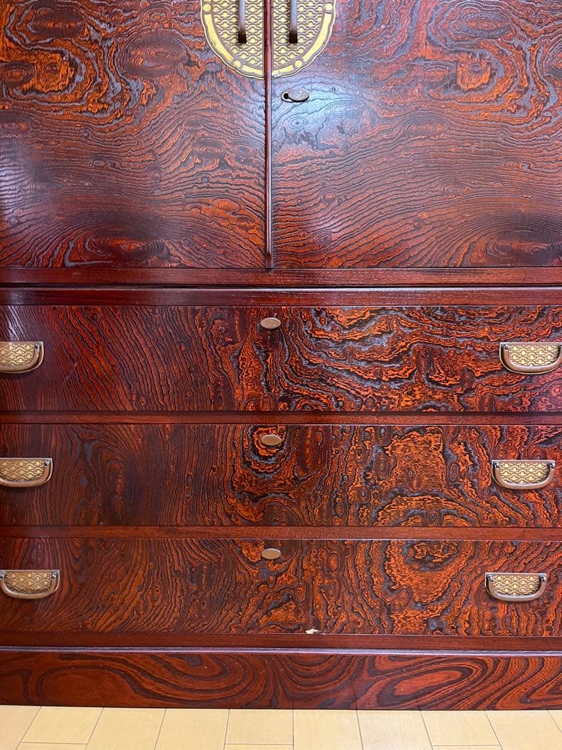 大型の和箪笥