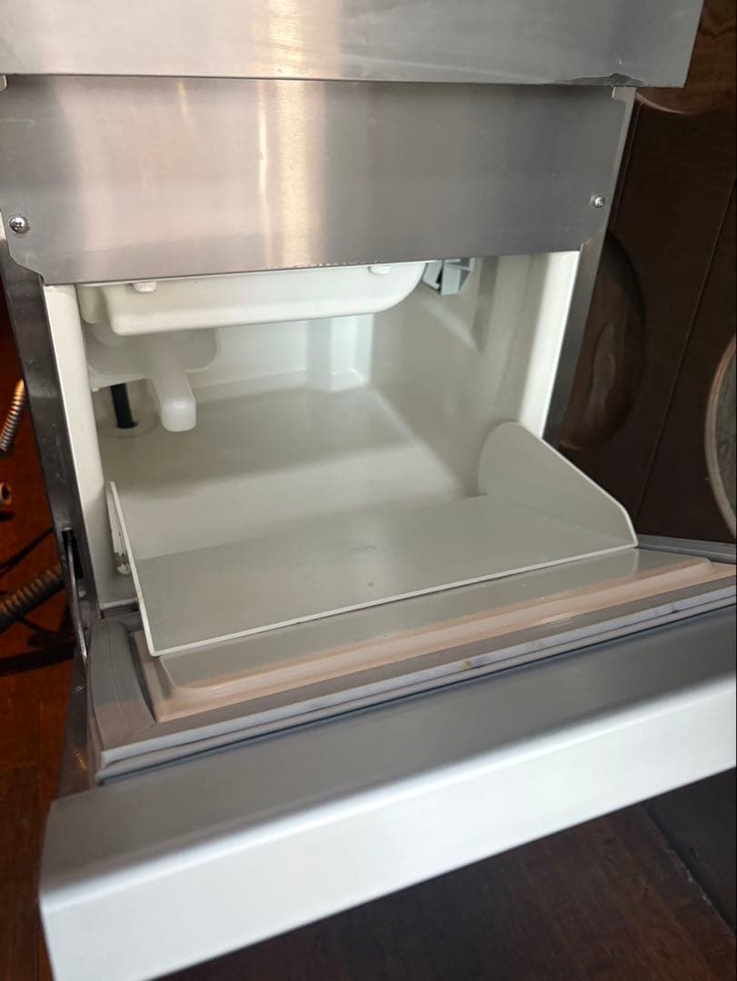 2021年製　値引き不可　SIM-AS2500 パナソニック 製氷機 スリム