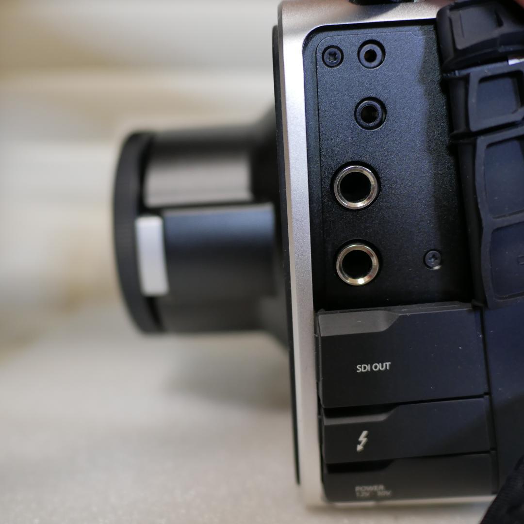 ビデオカメラ BMPC4K and GeniusRigCameraRig