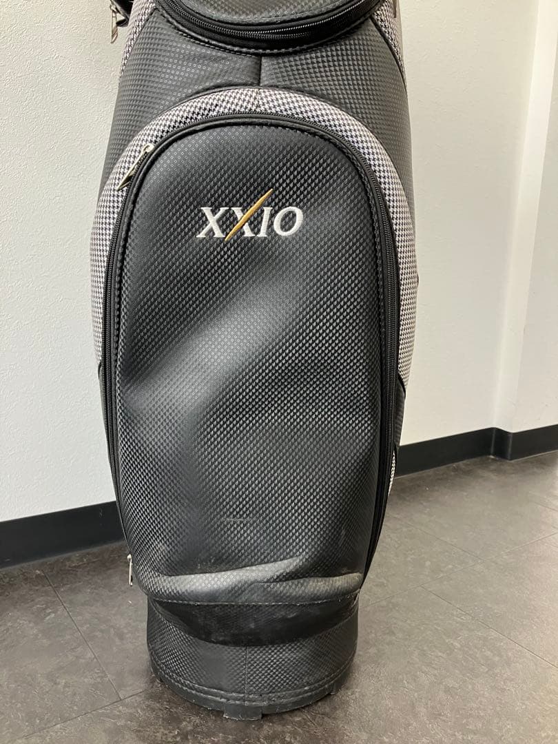 値下！XXIO ダンロップ　キャディバッグ スタンド型　千鳥柄　モノトーン　白黒