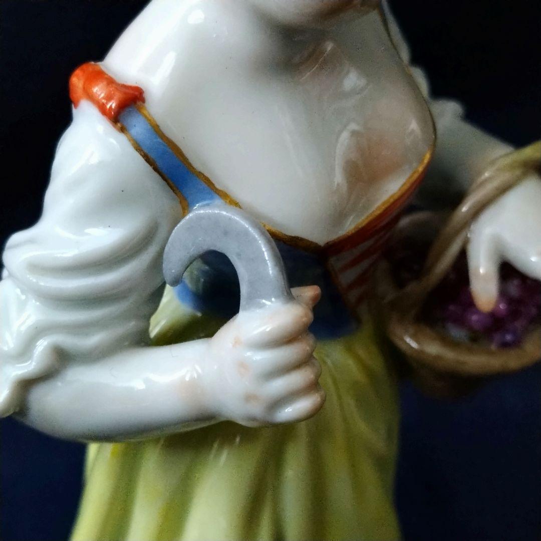 マイセン(Meissen)フィギュリン『葡萄を持つ少女』