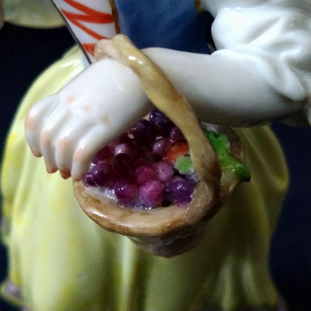 マイセン(Meissen)フィギュリン『葡萄を持つ少女』