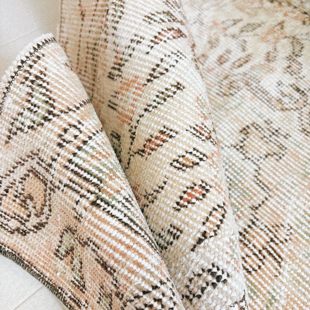 トルコ　ヴィンテージラグ　ベージュ　フローラル