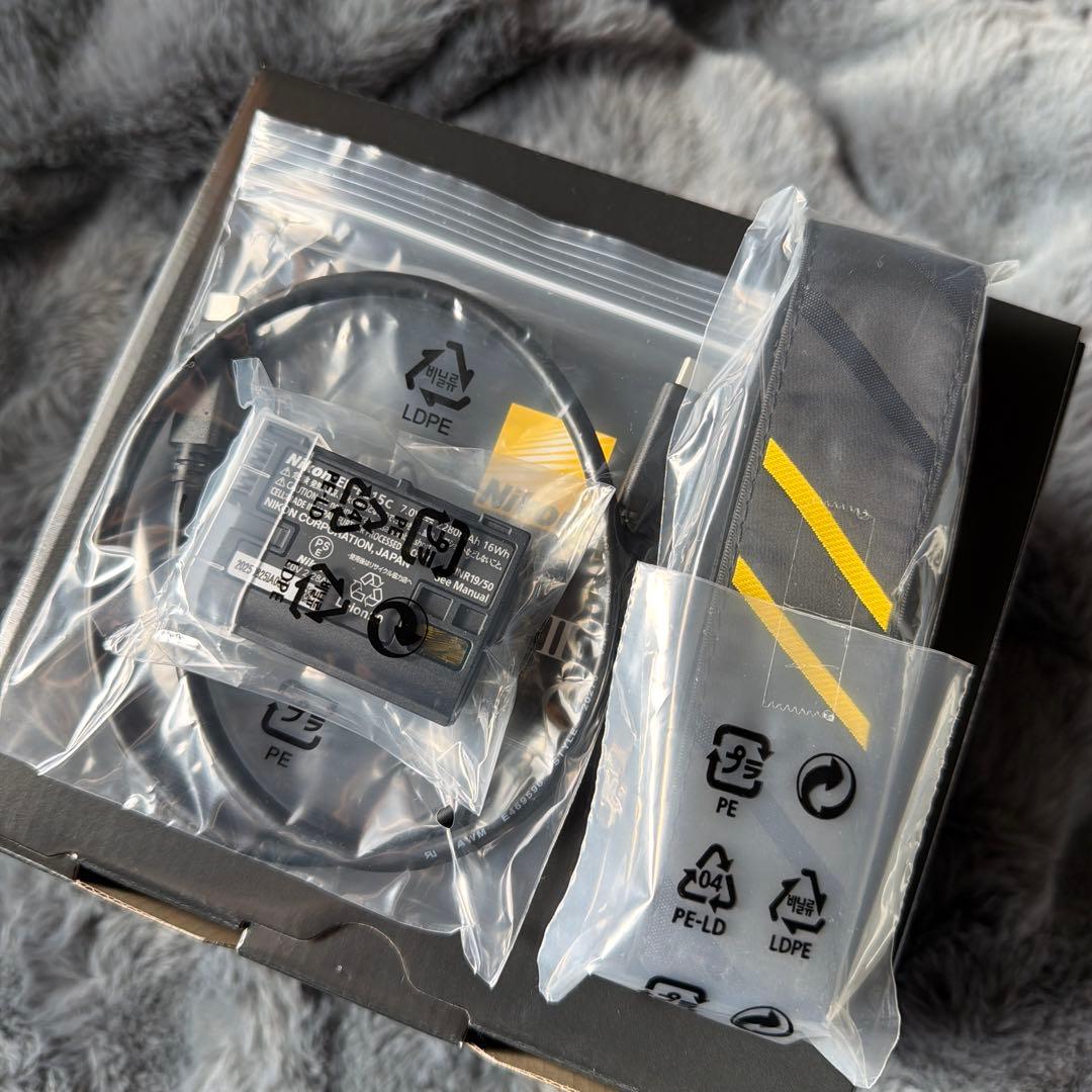 Nikon Z5ⅱ 本体のみ　おまけレンズ