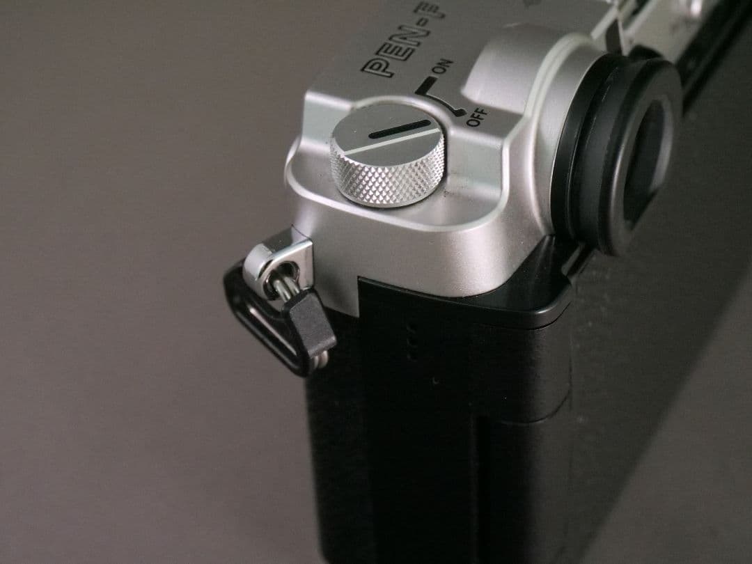 おまけ多数】OLYMPUS PEN-F シャッター回数少 充電池4個 革ケース