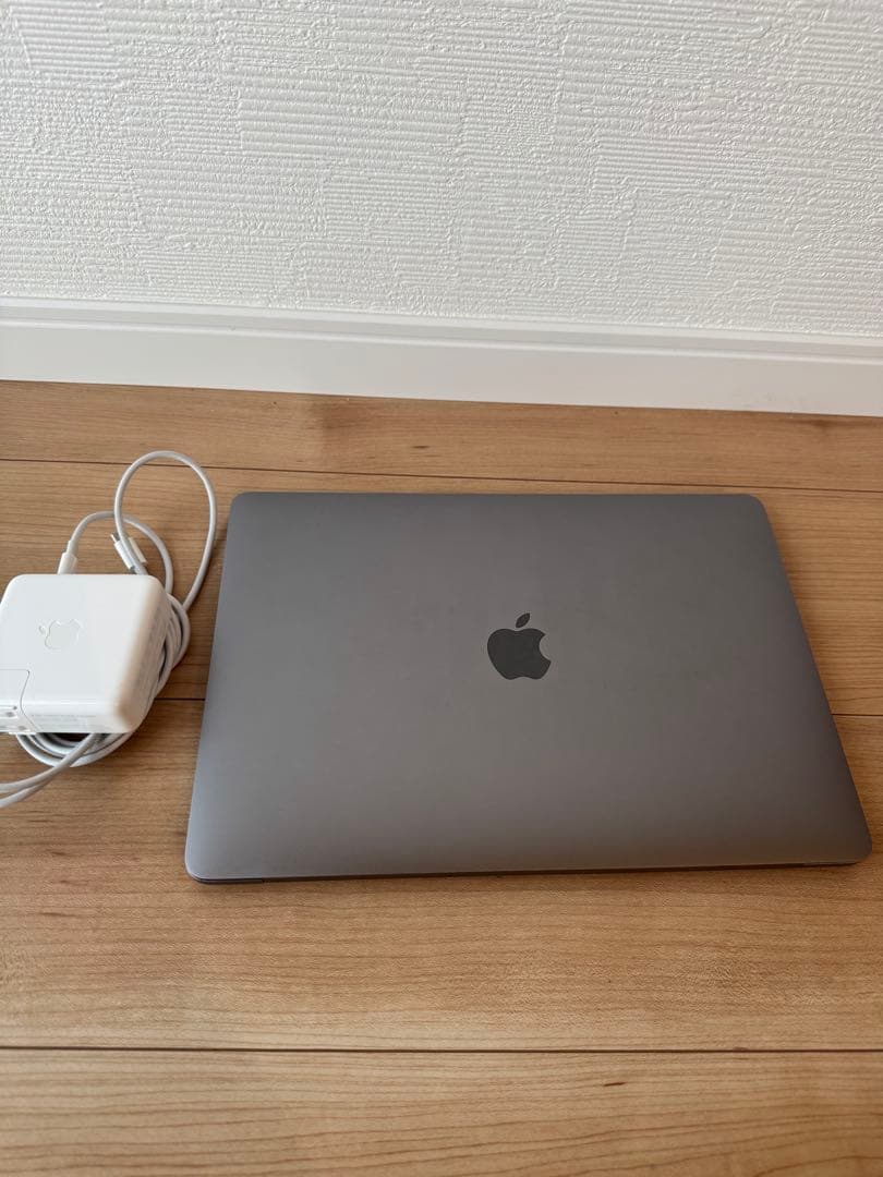 【美品】MacBook Pro 13 2020 Core i5 256gb