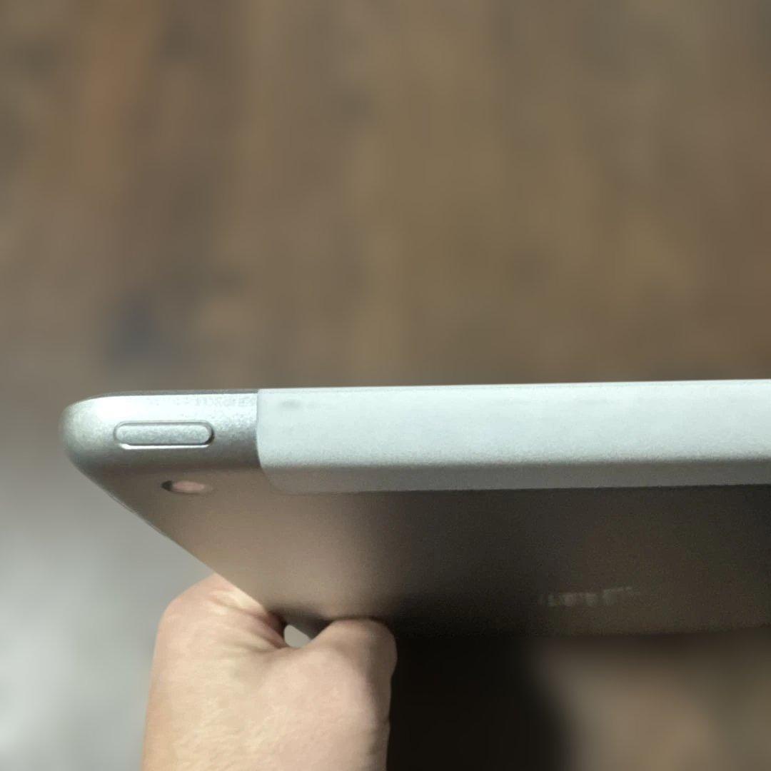 iPad 第5世代　Wi-fi+Cellularモデル