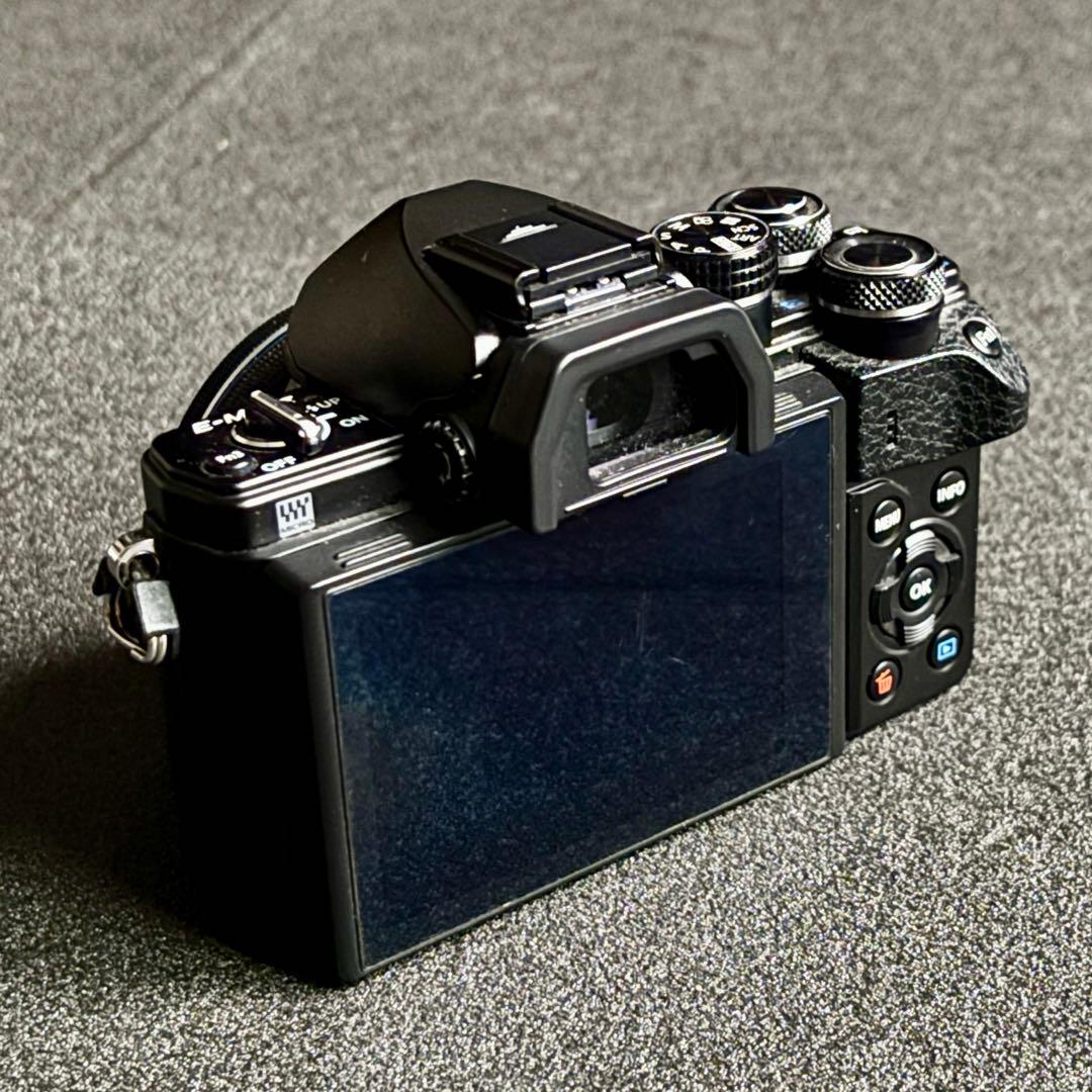 オリンパス OLYMPUS OM-D E-M10 Mark II レンズセット