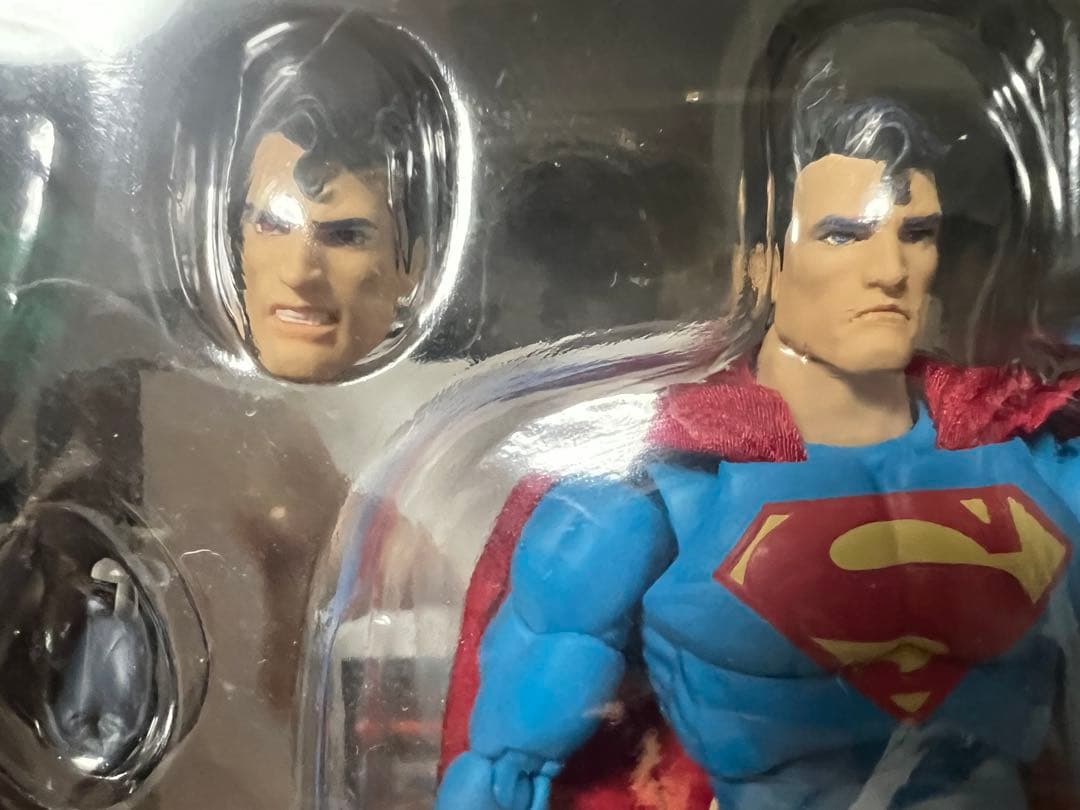 MAFEX スーパーマン (バットマン: ハッシュ版)